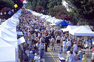 Lazy Daze Crowd 300px